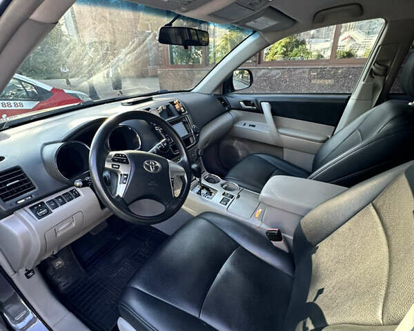 Серый Тойота Хайлендер, объемом двигателя 3.46 л и пробегом 143 тыс. км за 17700 $, фото 5 на Automoto.ua