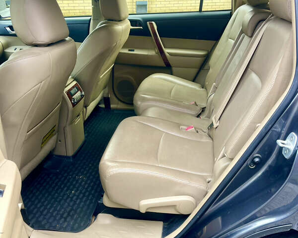 Сірий Тойота Хайлендер, об'ємом двигуна 3.46 л та пробігом 312 тис. км за 15200 $, фото 7 на Automoto.ua