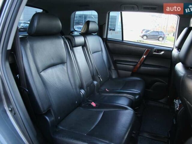 Сірий Тойота Хайлендер, об'ємом двигуна 3.5 л та пробігом 134 тис. км за 18900 $, фото 8 на Automoto.ua