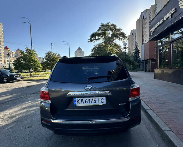 Серый Тойота Хайлендер, объемом двигателя 3.46 л и пробегом 143 тыс. км за 17700 $, фото 2 на Automoto.ua