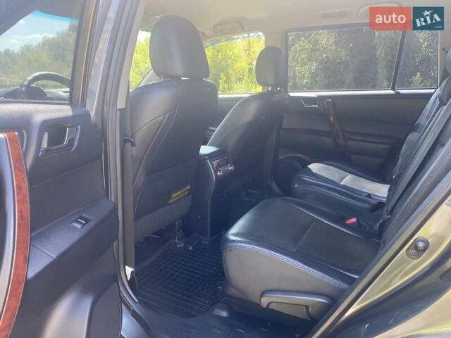 Серый Тойота Хайлендер, объемом двигателя 3.46 л и пробегом 210 тыс. км за 17900 $, фото 13 на Automoto.ua