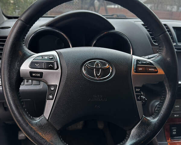 Серый Тойота Хайлендер, объемом двигателя 3.5 л и пробегом 180 тыс. км за 20500 $, фото 19 на Automoto.ua