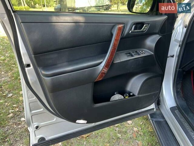 Серый Тойота Хайлендер, объемом двигателя 3.46 л и пробегом 182 тыс. км за 16500 $, фото 5 на Automoto.ua