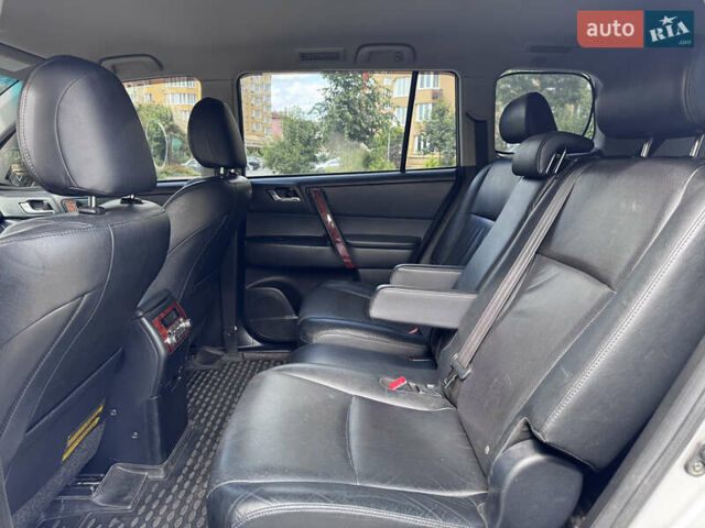 Серый Тойота Хайлендер, объемом двигателя 3.46 л и пробегом 209 тыс. км за 17900 $, фото 7 на Automoto.ua