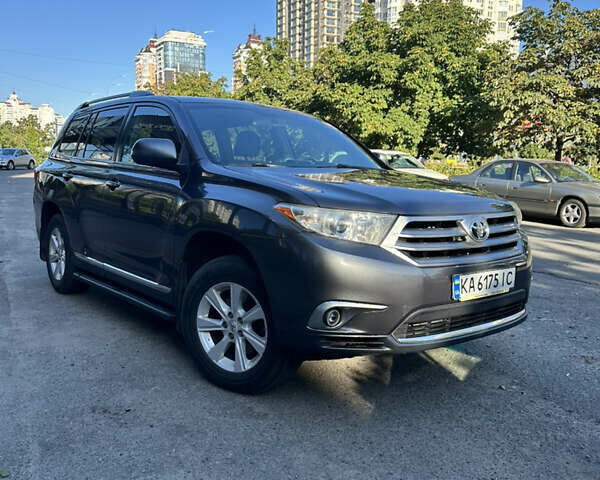 Серый Тойота Хайлендер, объемом двигателя 3.46 л и пробегом 143 тыс. км за 17700 $, фото 1 на Automoto.ua