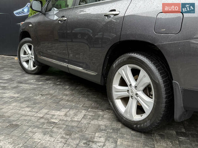 Серый Тойота Хайлендер, объемом двигателя 3.5 л и пробегом 240 тыс. км за 15800 $, фото 7 на Automoto.ua