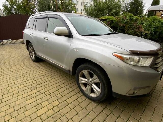 Серый Тойота Хайлендер, объемом двигателя 0 л и пробегом 158 тыс. км за 15200 $, фото 3 на Automoto.ua