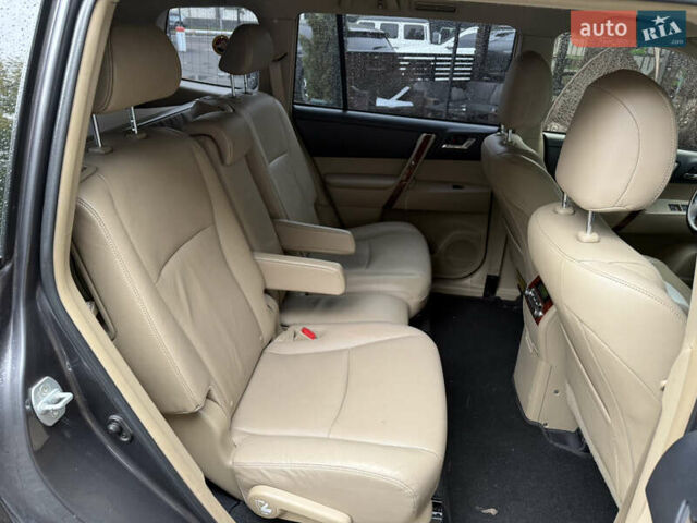 Серый Тойота Хайлендер, объемом двигателя 3.5 л и пробегом 240 тыс. км за 15800 $, фото 33 на Automoto.ua