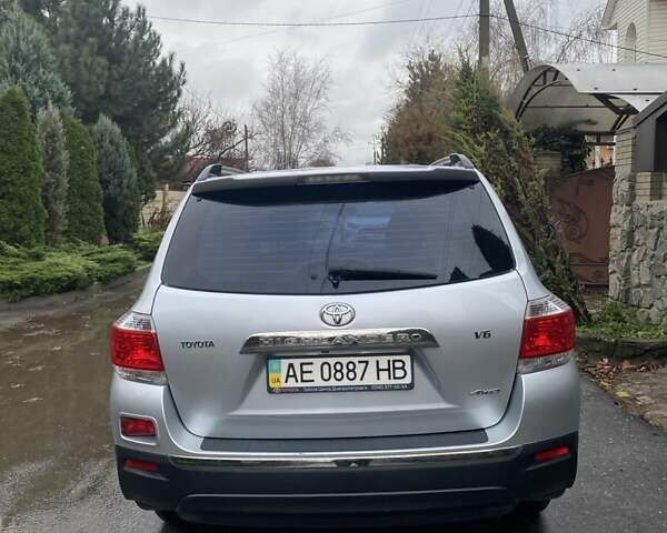 Серый Тойота Хайлендер, объемом двигателя 3.46 л и пробегом 282 тыс. км за 16000 $, фото 4 на Automoto.ua