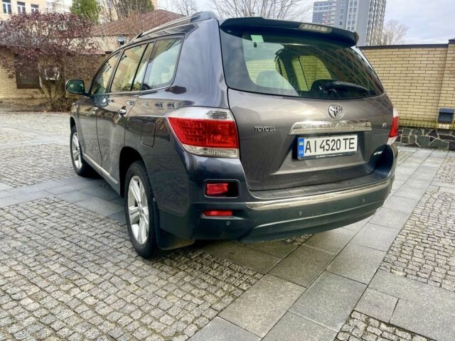 Сірий Тойота Хайлендер, об'ємом двигуна 3.5 л та пробігом 312 тис. км за 15200 $, фото 4 на Automoto.ua