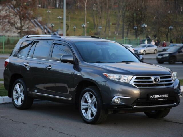 Серый Тойота Хайлендер, объемом двигателя 3.5 л и пробегом 134 тыс. км за 18900 $, фото 2 на Automoto.ua