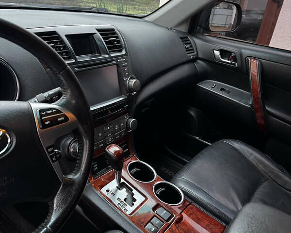 Серый Тойота Хайлендер, объемом двигателя 3.5 л и пробегом 180 тыс. км за 20500 $, фото 18 на Automoto.ua