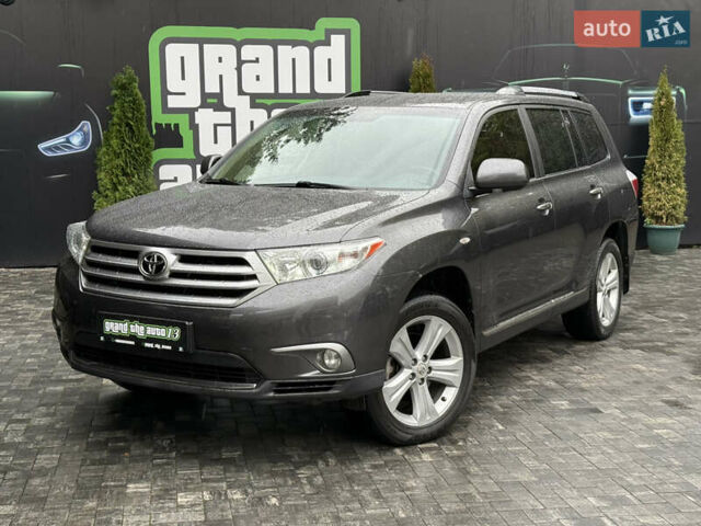 Серый Тойота Хайлендер, объемом двигателя 3.5 л и пробегом 240 тыс. км за 15800 $, фото 1 на Automoto.ua