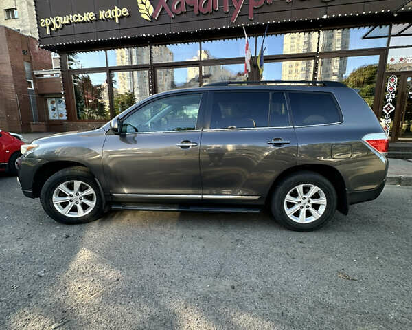Серый Тойота Хайлендер, объемом двигателя 3.46 л и пробегом 143 тыс. км за 17700 $, фото 3 на Automoto.ua
