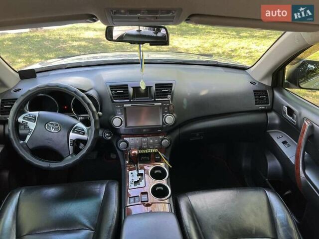 Серый Тойота Хайлендер, объемом двигателя 3.46 л и пробегом 182 тыс. км за 16500 $, фото 4 на Automoto.ua