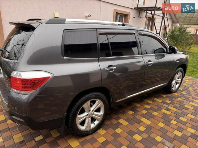 Серый Тойота Хайлендер, объемом двигателя 3.5 л и пробегом 180 тыс. км за 20500 $, фото 7 на Automoto.ua