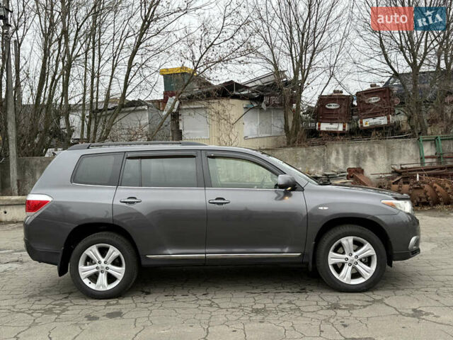 Серый Тойота Хайлендер, объемом двигателя 0 л и пробегом 124 тыс. км за 16900 $, фото 4 на Automoto.ua