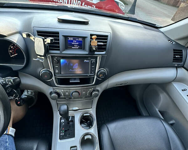 Серый Тойота Хайлендер, объемом двигателя 3.46 л и пробегом 143 тыс. км за 17700 $, фото 7 на Automoto.ua