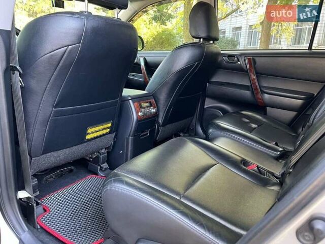 Серый Тойота Хайлендер, объемом двигателя 3.46 л и пробегом 182 тыс. км за 16500 $, фото 1 на Automoto.ua