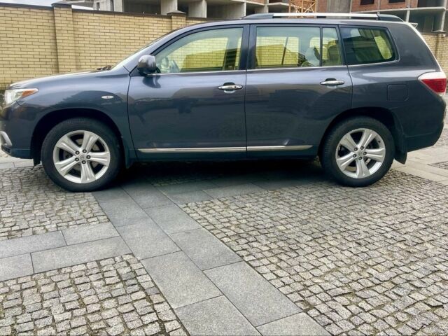 Сірий Тойота Хайлендер, об'ємом двигуна 3.5 л та пробігом 312 тис. км за 15200 $, фото 3 на Automoto.ua