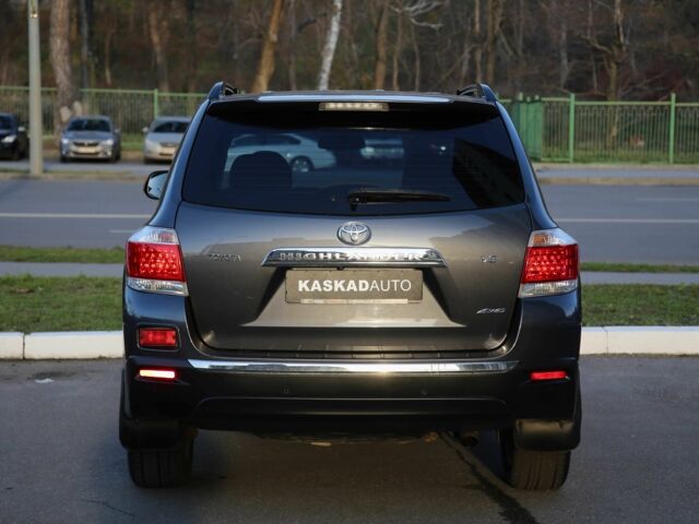 Серый Тойота Хайлендер, объемом двигателя 3.5 л и пробегом 134 тыс. км за 18900 $, фото 4 на Automoto.ua