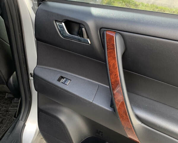 Серый Тойота Хайлендер, объемом двигателя 3.46 л и пробегом 135 тыс. км за 17500 $, фото 20 на Automoto.ua