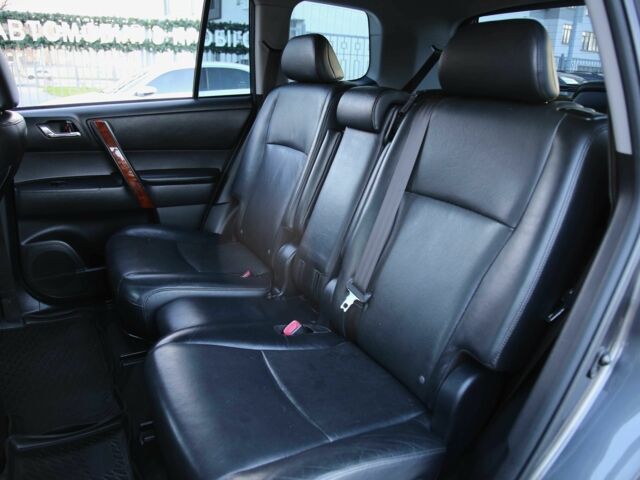 Серый Тойота Хайлендер, объемом двигателя 3.5 л и пробегом 134 тыс. км за 18900 $, фото 7 на Automoto.ua