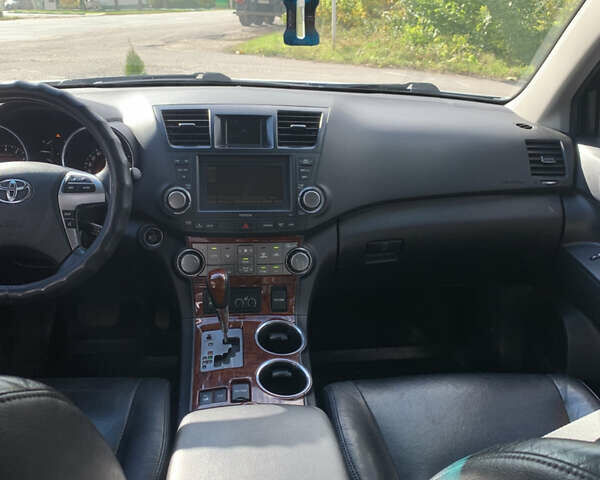 Серый Тойота Хайлендер, объемом двигателя 3.46 л и пробегом 135 тыс. км за 17500 $, фото 17 на Automoto.ua