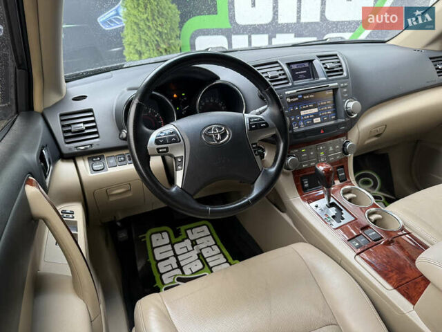 Серый Тойота Хайлендер, объемом двигателя 3.5 л и пробегом 240 тыс. км за 15800 $, фото 12 на Automoto.ua