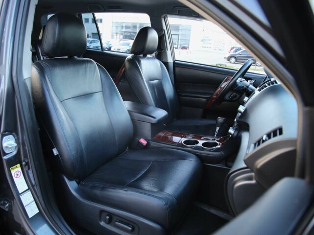 Серый Тойота Хайлендер, объемом двигателя 3.5 л и пробегом 134 тыс. км за 18900 $, фото 9 на Automoto.ua