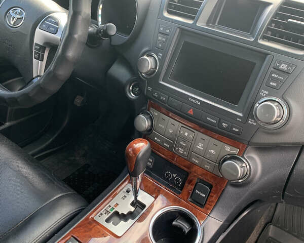 Серый Тойота Хайлендер, объемом двигателя 3.46 л и пробегом 135 тыс. км за 17500 $, фото 24 на Automoto.ua