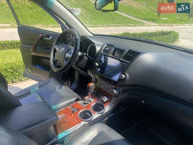 Серый Тойота Хайлендер, объемом двигателя 3.46 л и пробегом 210 тыс. км за 17900 $, фото 19 на Automoto.ua