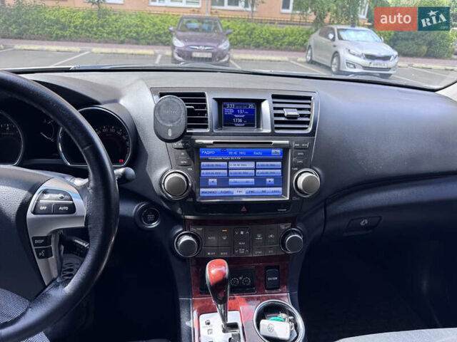 Серый Тойота Хайлендер, объемом двигателя 3.46 л и пробегом 212 тыс. км за 17600 $, фото 9 на Automoto.ua