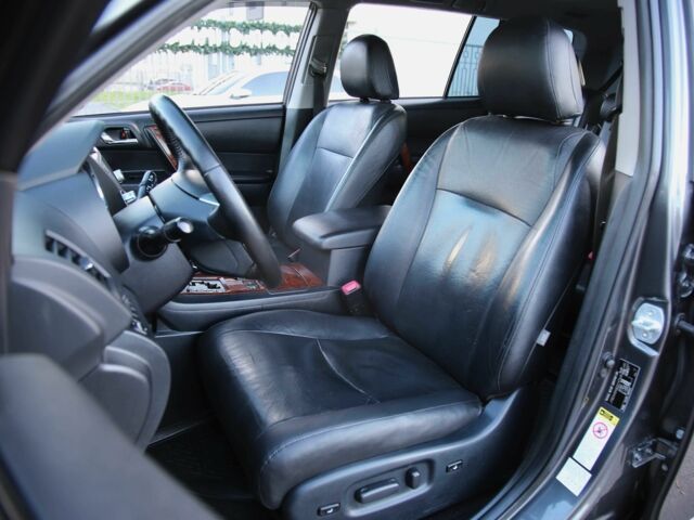 Серый Тойота Хайлендер, объемом двигателя 3.5 л и пробегом 134 тыс. км за 18900 $, фото 6 на Automoto.ua