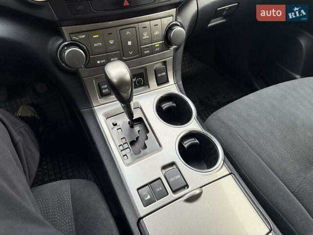 Серый Тойота Хайлендер, объемом двигателя 0 л и пробегом 124 тыс. км за 16900 $, фото 16 на Automoto.ua