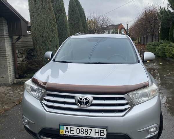 Серый Тойота Хайлендер, объемом двигателя 3.46 л и пробегом 282 тыс. км за 16000 $, фото 1 на Automoto.ua
