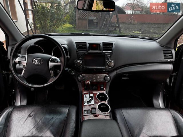 Серый Тойота Хайлендер, объемом двигателя 3.5 л и пробегом 180 тыс. км за 20500 $, фото 16 на Automoto.ua