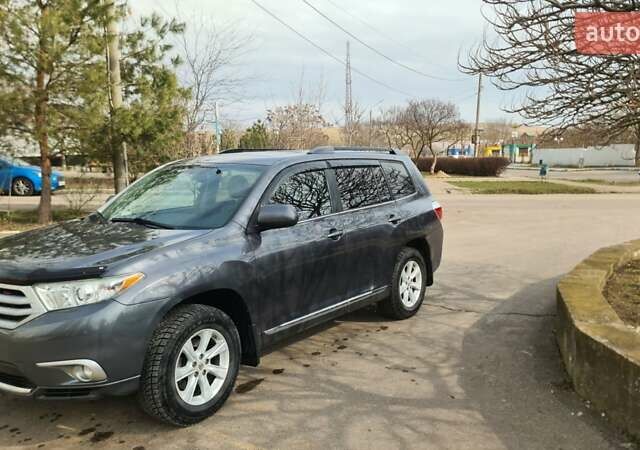 Сірий Тойота Хайлендер, об'ємом двигуна 3.46 л та пробігом 230 тис. км за 16600 $, фото 3 на Automoto.ua