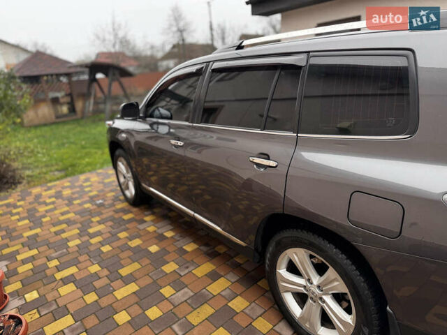 Серый Тойота Хайлендер, объемом двигателя 3.5 л и пробегом 180 тыс. км за 20500 $, фото 4 на Automoto.ua