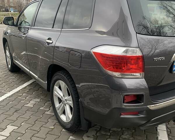Серый Тойота Хайлендер, объемом двигателя 3.46 л и пробегом 240 тыс. км за 17500 $, фото 2 на Automoto.ua