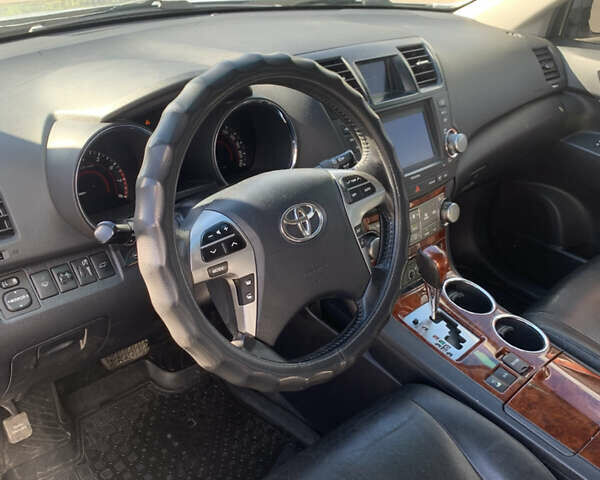 Серый Тойота Хайлендер, объемом двигателя 3.46 л и пробегом 135 тыс. км за 17500 $, фото 12 на Automoto.ua