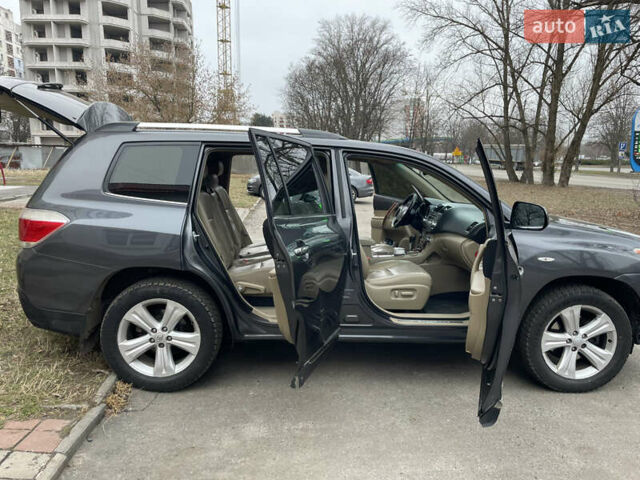 Сірий Тойота Хайлендер, об'ємом двигуна 3.46 л та пробігом 305 тис. км за 14390 $, фото 2 на Automoto.ua