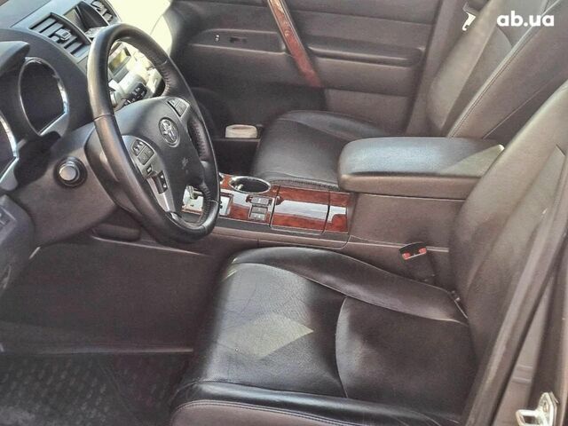 Сірий Тойота Хайлендер, об'ємом двигуна 3.5 л та пробігом 180 тис. км за 18090 $, фото 9 на Automoto.ua