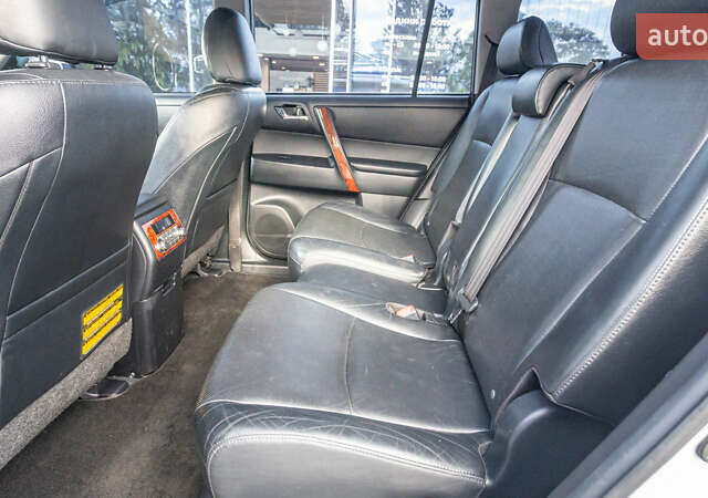 Серый Тойота Хайлендер, объемом двигателя 3.46 л и пробегом 206 тыс. км за 18080 $, фото 13 на Automoto.ua