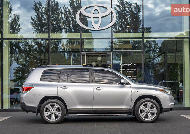 Серый Тойота Хайлендер, объемом двигателя 3.46 л и пробегом 206 тыс. км за 18080 $, фото 19 на Automoto.ua