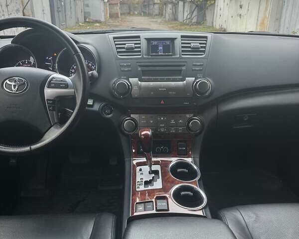 Серый Тойота Хайлендер, объемом двигателя 3.46 л и пробегом 180 тыс. км за 17600 $, фото 18 на Automoto.ua