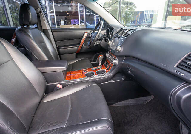 Серый Тойота Хайлендер, объемом двигателя 3.46 л и пробегом 206 тыс. км за 18080 $, фото 5 на Automoto.ua