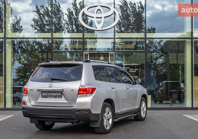 Серый Тойота Хайлендер, объемом двигателя 3.46 л и пробегом 206 тыс. км за 18080 $, фото 20 на Automoto.ua
