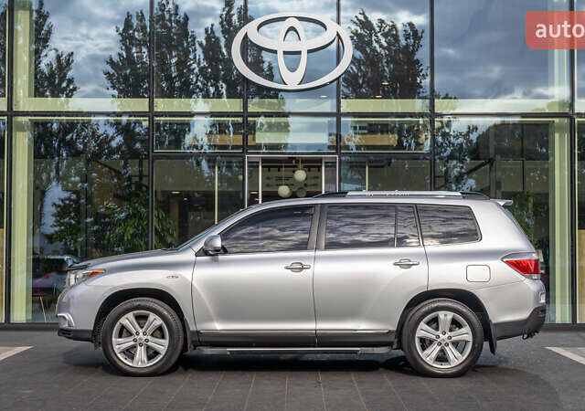 Серый Тойота Хайлендер, объемом двигателя 3.46 л и пробегом 206 тыс. км за 18080 $, фото 2 на Automoto.ua
