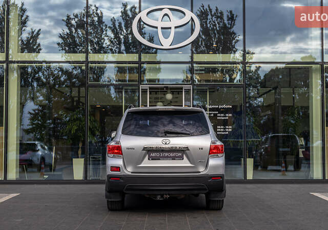 Серый Тойота Хайлендер, объемом двигателя 3.46 л и пробегом 206 тыс. км за 18080 $, фото 3 на Automoto.ua